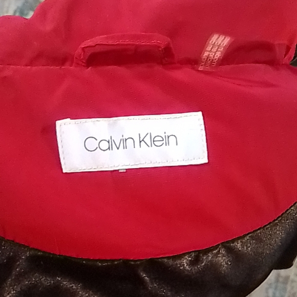 Iconic Calvin Klein winter vest - Picture 6 of 9